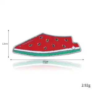 Émail en forme de tranche de pastèque, broche colorée rouge vert noir, accessoires mode artisanaux palestiniens, décoration tendance Boutique Palestine.