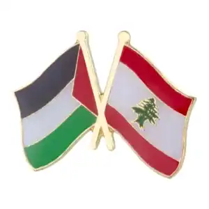 Drapeaux palestinien et palestinien-Liban croisés, symbole de solidarité et de fierté nationale.