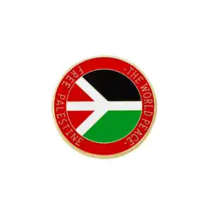 1. Insigne rond avec drapeau palestinien et texte "The World Peace Free Palestine" en rouge, noir, blanc et vert.